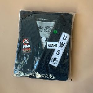 Men ‘ woman’s Black Renzo Gracie size A1 Brazilian jujitsu GI